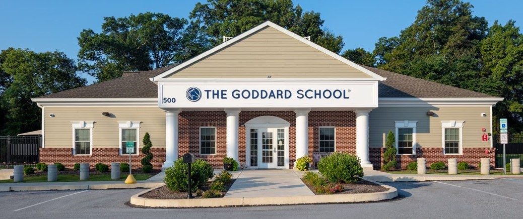 Image of school exterior with Entrepreneur Franchise 500 Badge