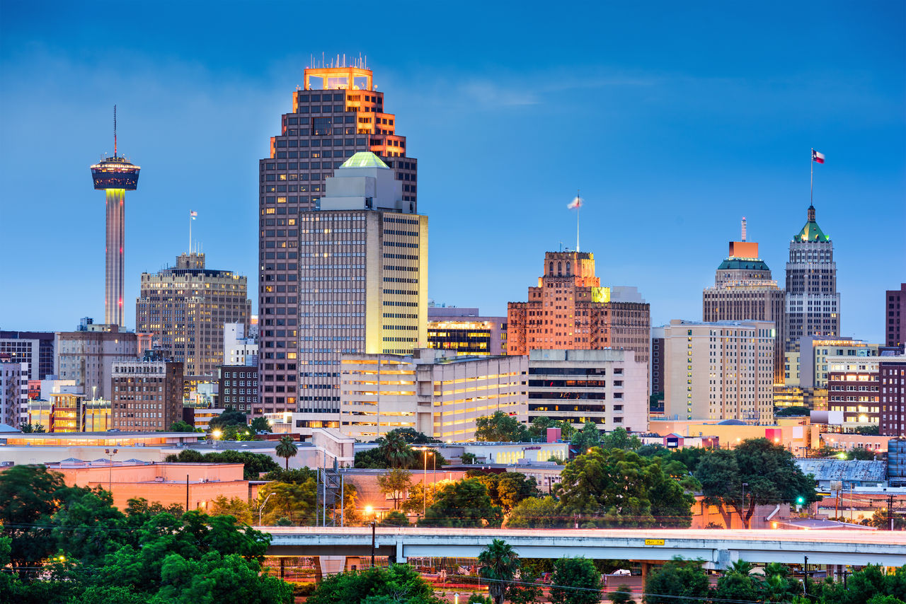 Image of the San Antonio, Texas skyline.